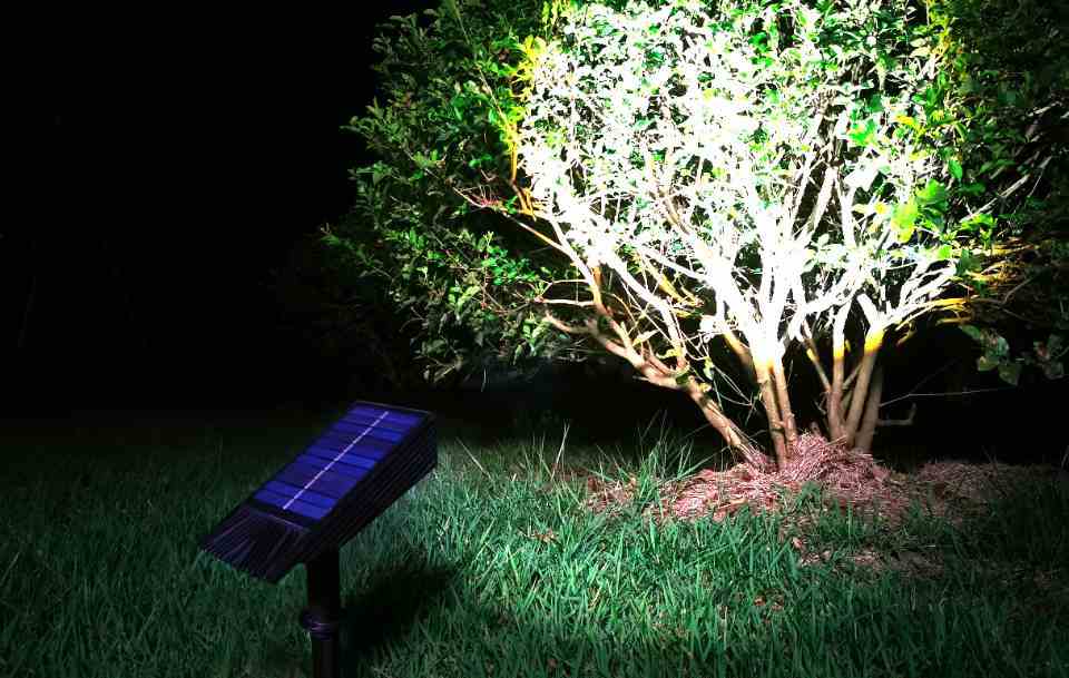 How to Choose the Best Solar Spotlight for Your Outdoor Lighting Needs