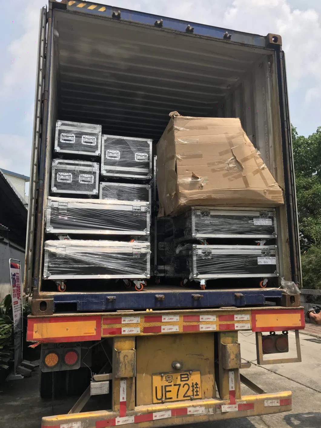 DMX512 High Brightness 6PCS 18W 6in 1 Rgbwauv with Mobile Phone WiFi Control 6PCS PAR Light