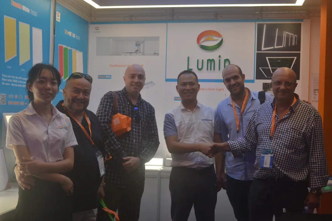 Hydroponic Growing Systems Full Spectrum Bluetooth Rj14 Group Control 800W LED Grow Light