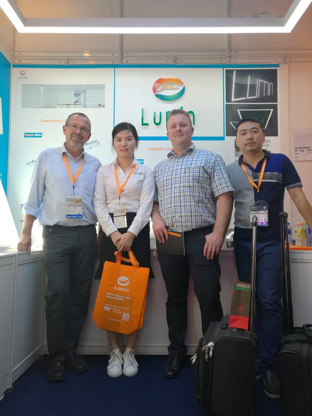 Hydroponic Growing Systems Full Spectrum Bluetooth Rj14 Group Control 800W LED Grow Light