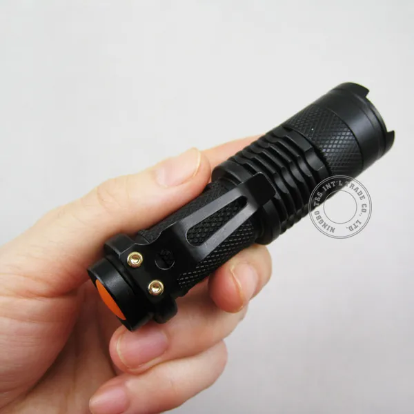 Pocket Size Zoomable 3 Watt LED Flashlight (T4196)